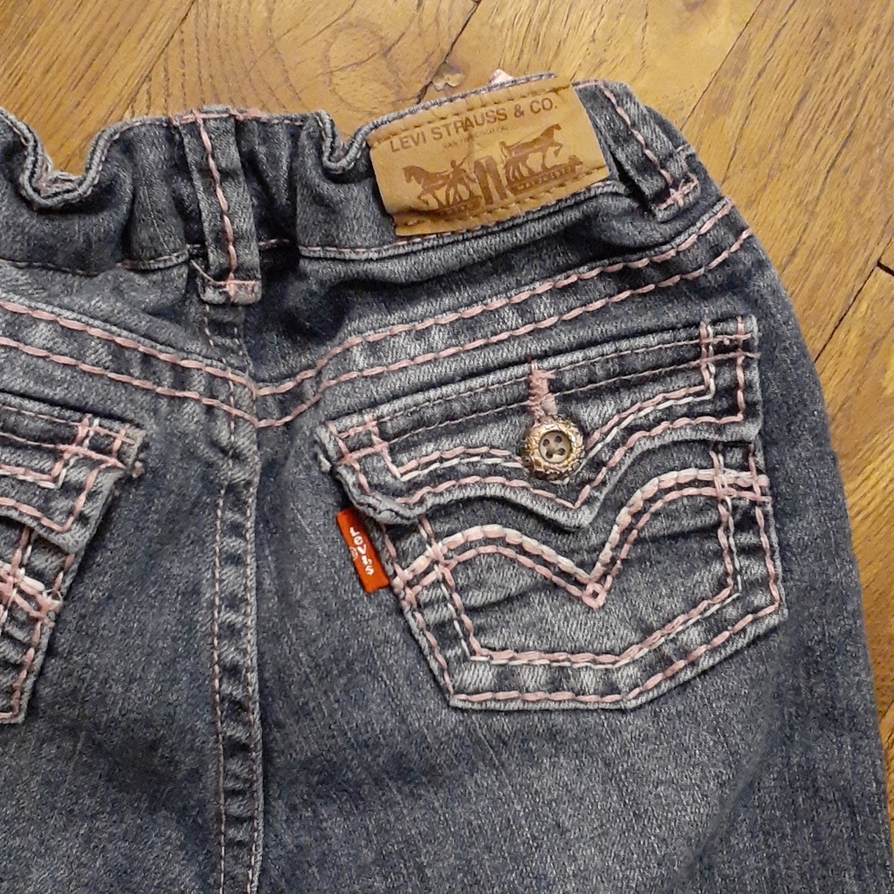 Levis size 4 - Picture 2 of 4